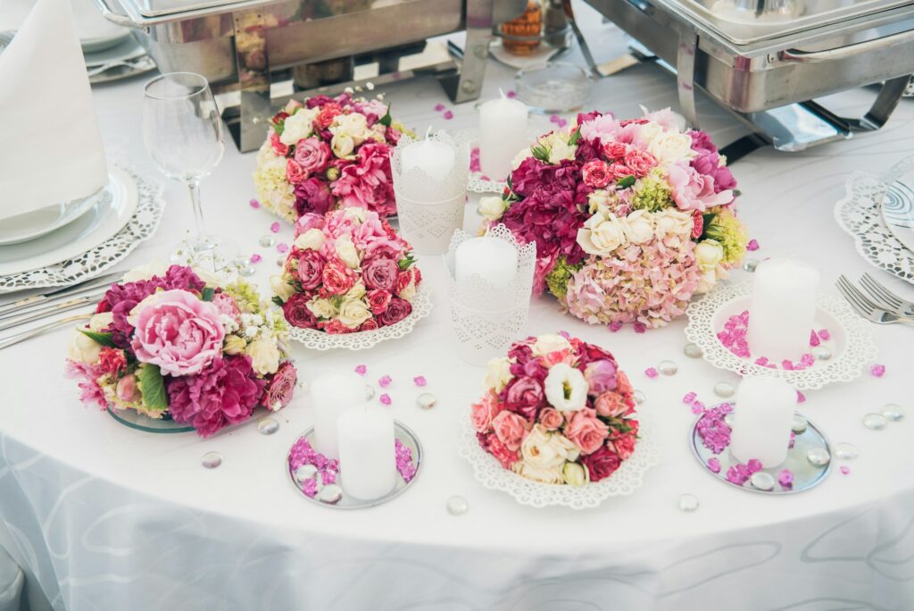 Hochzeitsfloristik & Blumenverleih in Stuttgart: So funktioniert’s! 4 Tischdekoration für stilvolle Hochzeiten - Carillo Events & Design